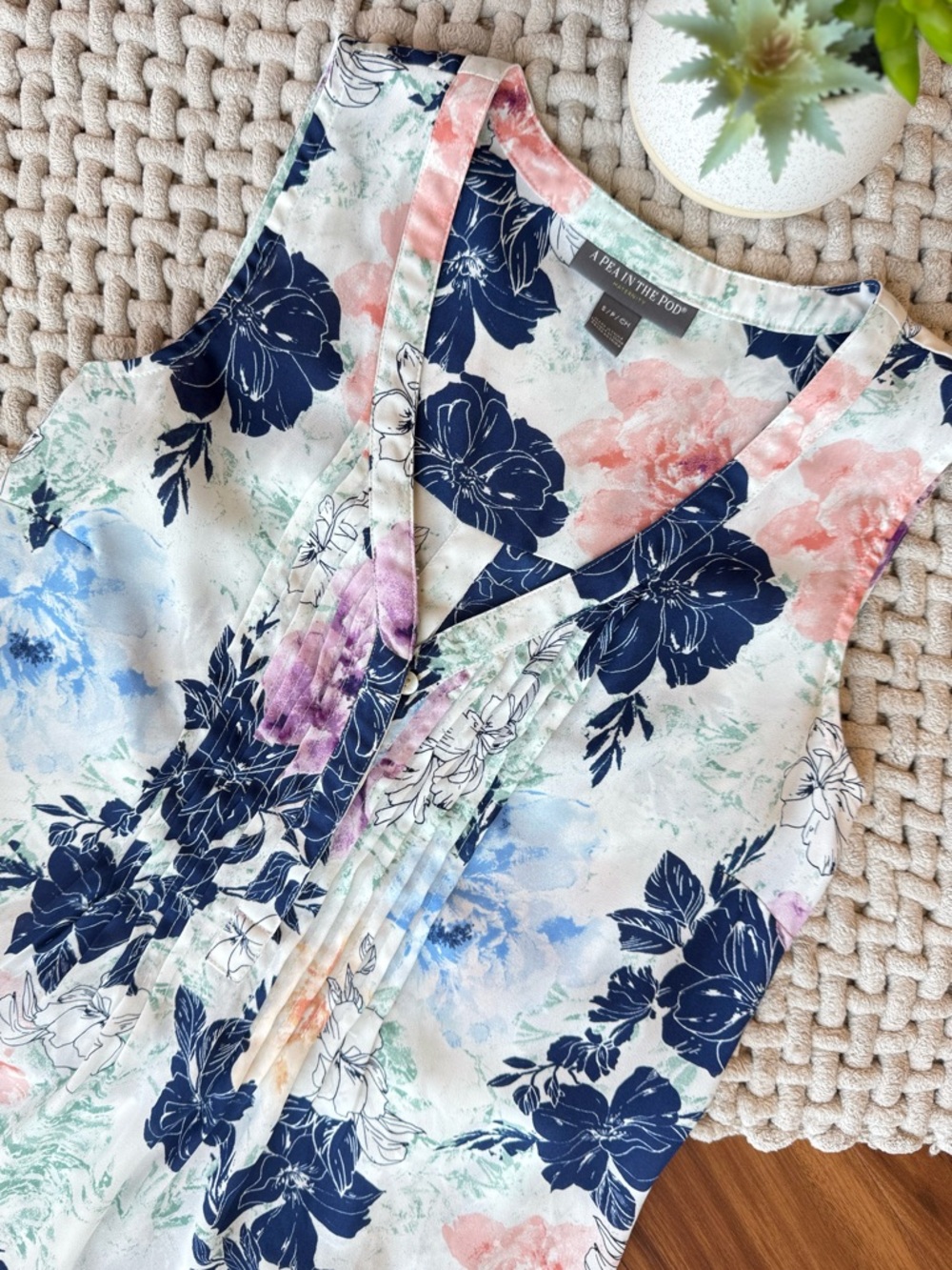 A Pea in the Pod | Split Back Sleeveless Maternity Top Navy Floral Print | Small